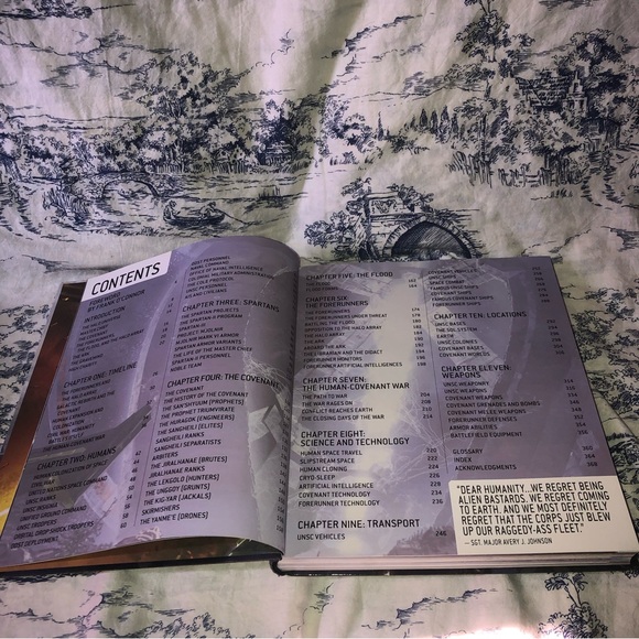 Halo Encyclopedia: The Definitive Guide to the Halo Universe by DK Publishing. - Picture 7 of 7